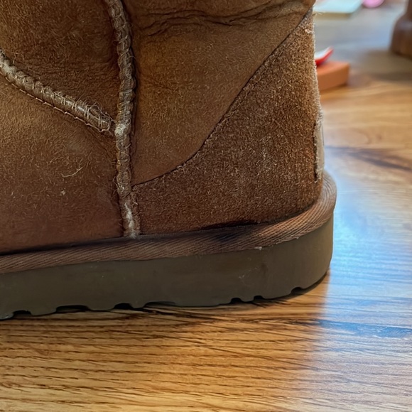 UGG Classic Short Boots - Picture 5 of 5